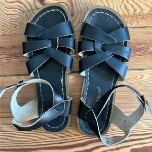 Salt Water original sandal size 7 in Black